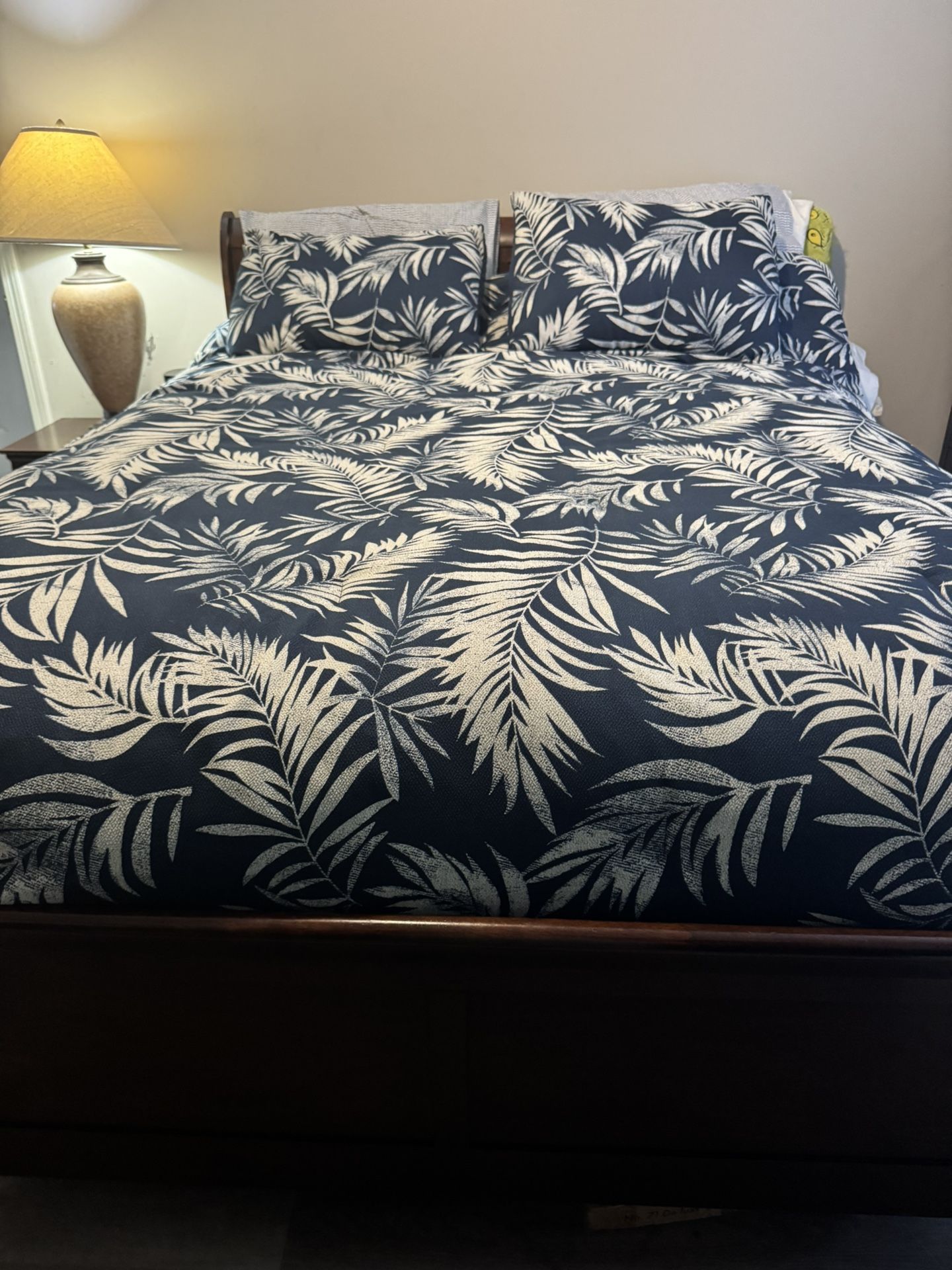 Queen 4piece Bedroom Set 500 OBO