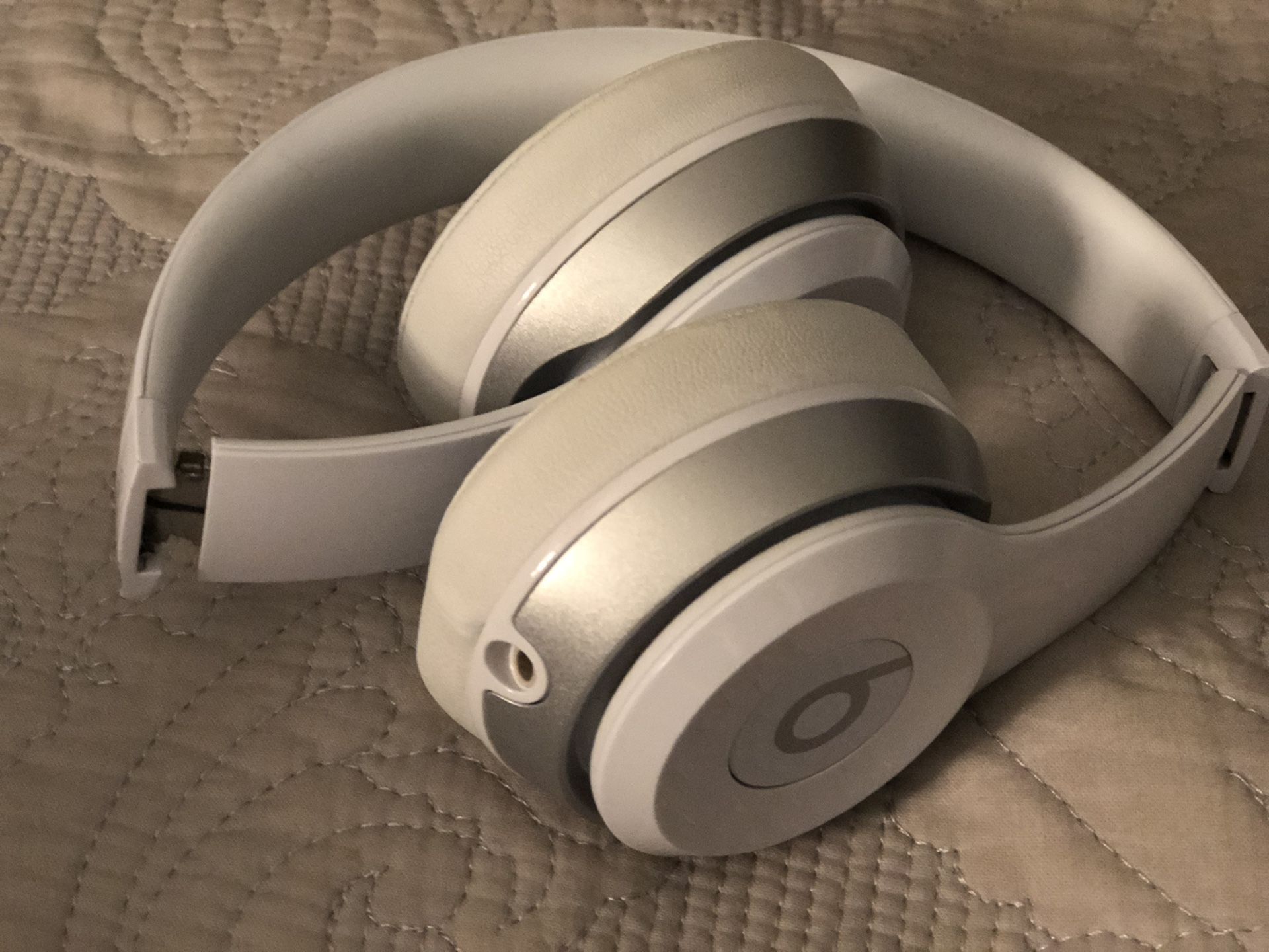 Beats Solo 2 Wired On-Ear Headphone - White
