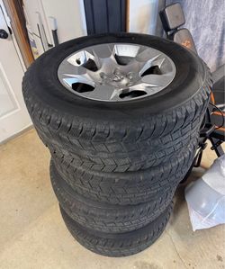 Wheels and tires 275/65R18