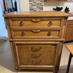 Dresser 