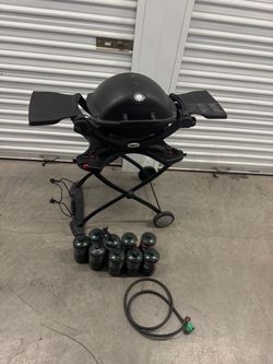 Weber Q 1200 W/ Stand cover and propane