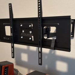 Swivel TV Mount