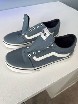 Vans Youth Shoes Size 5, never been used before missing shoelaces