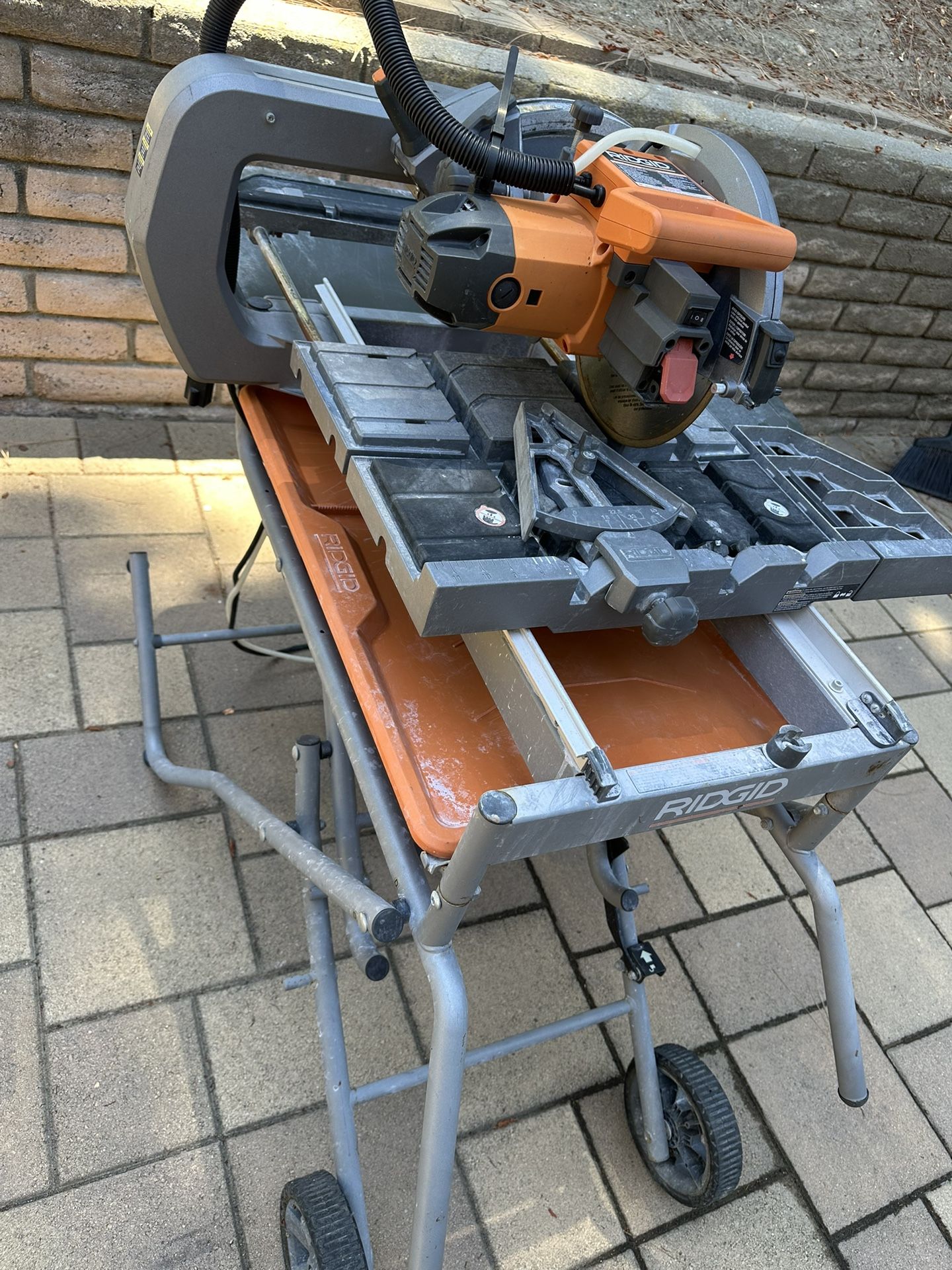 Rigid Wet Tile Saw With Stand