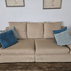 Free Sofa And Table 