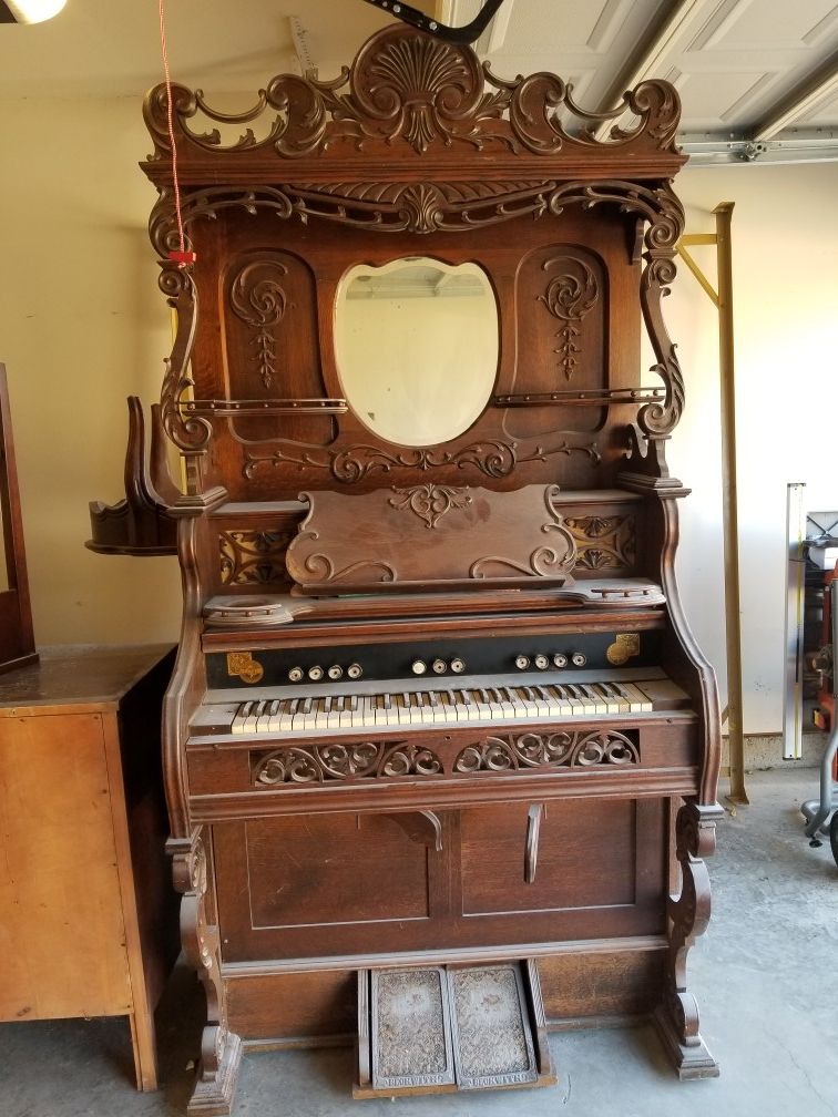 Antique - Beckwith Reed Organ / Pump Organ