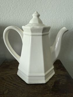 Pfaltzgraff Heritage White Coffee Tea Pot Octagonal with Lid 8.5” Vintage