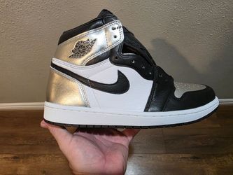 Nike WMNS Air Jordan 1 High OG "Black/Metallic Silver"