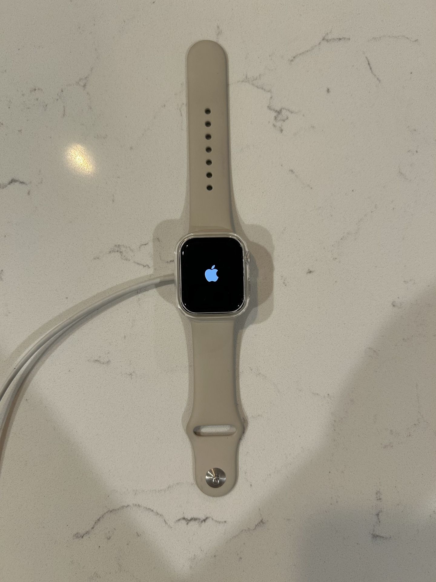 Apple Watch Series 7 41MM in Starlight