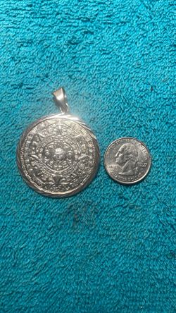 Medalla azteca maya