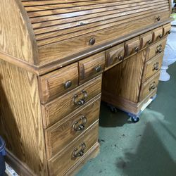 Beautiful roll top desk 