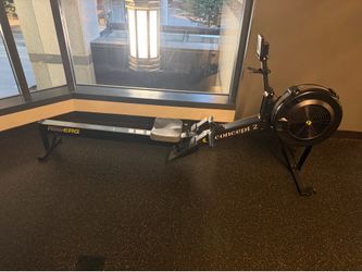 Concept2 RowErg PM5 Rowing Machine – Excellent Condition