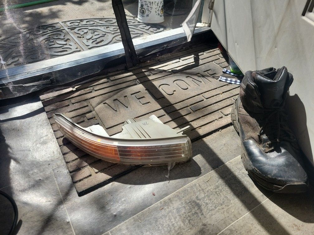 Right 94 Acura Fog Light 