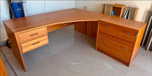 Beautiful Executive Desk in cherry finish with matching Credenza