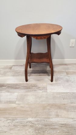 Antique early 20th century quarter sewn oak table