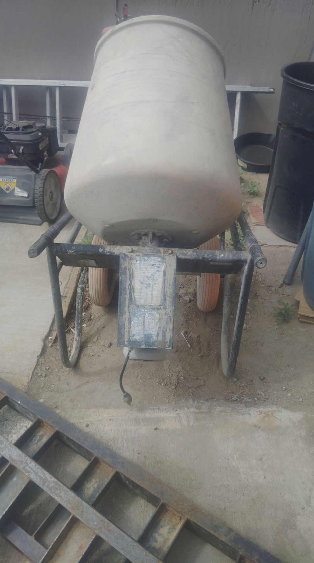 Cement mixer
