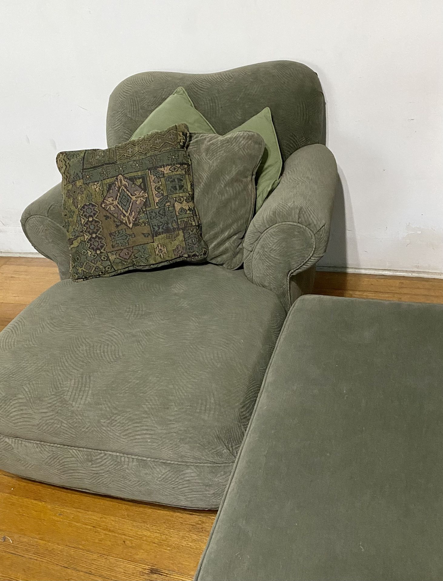 Big Green Monster Chair of Comfort w/Ottoman & Pillows