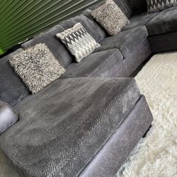 Grey sectional Sofa Couch (DELIVERY AVAILABLE)