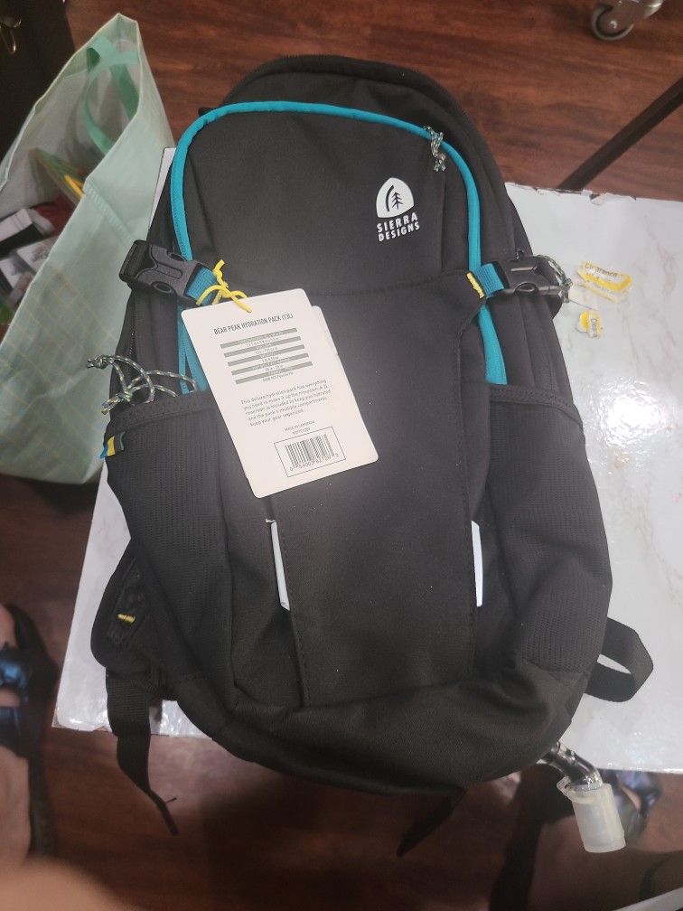 Sierra Designs Bear Peak 13L Hydration Backpack with 2L Bladder, Black