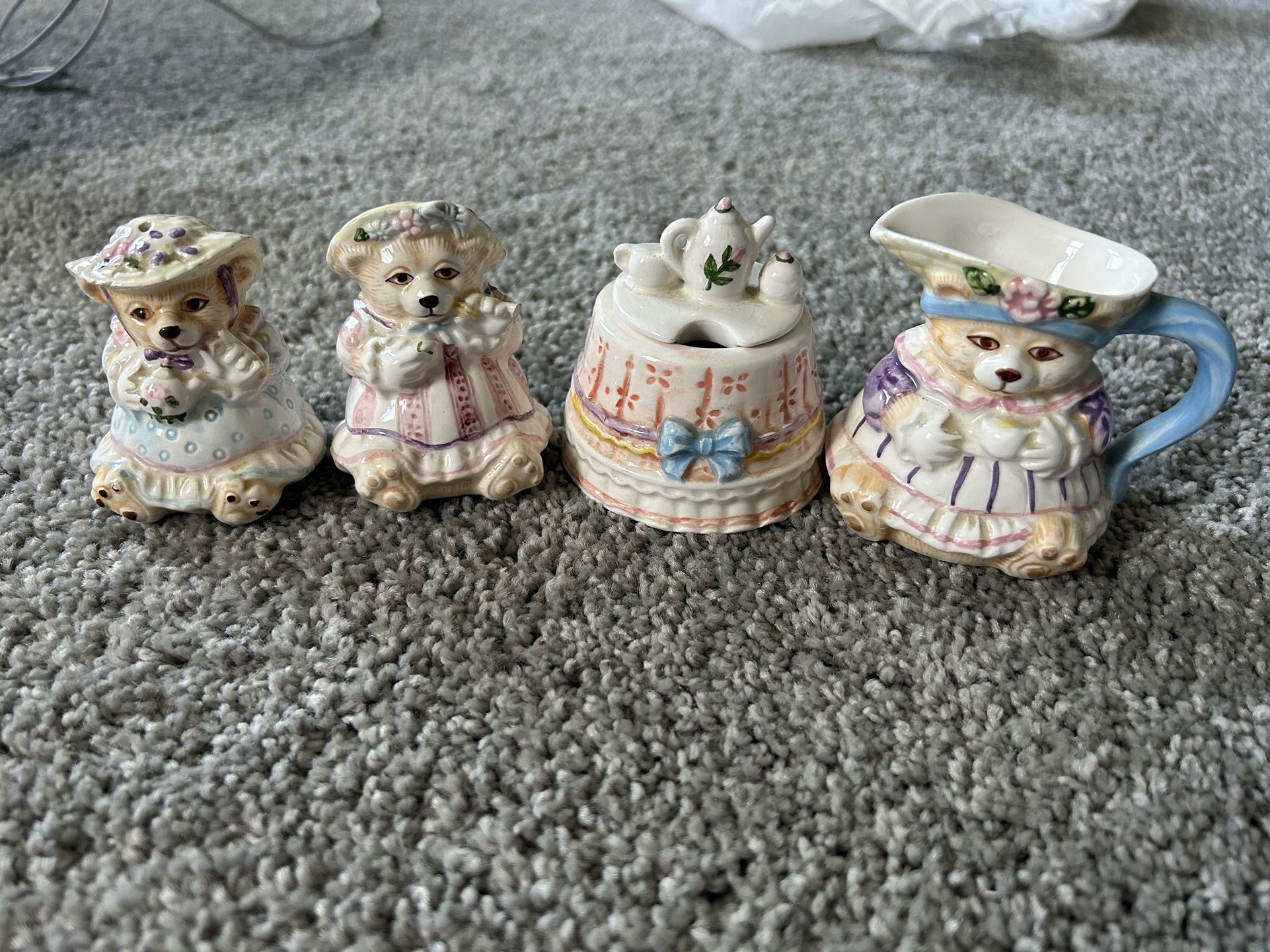 Salt And Pepper/ Creamer And Sugar Cottage Bear Ceramic Set 1993 Vintage