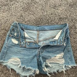 Levi 501 shorts *Size 25*
