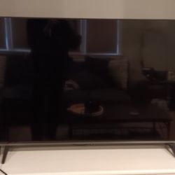 LG 55” 4K UHD Smart TV 2160p webOS, 55UQ7070ZUE