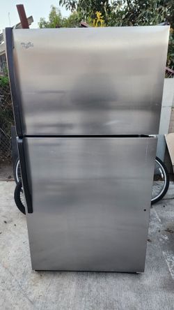 Precioso Refrigerador Whirlpool seminuevo tiene maquina para hacer hielo grande 33 pulgadas de ancho 21cuft listo para usar super limpio lo tengo cone