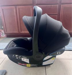 Graco Click Connect Car Seat/ Stroller Seat with 2 bases