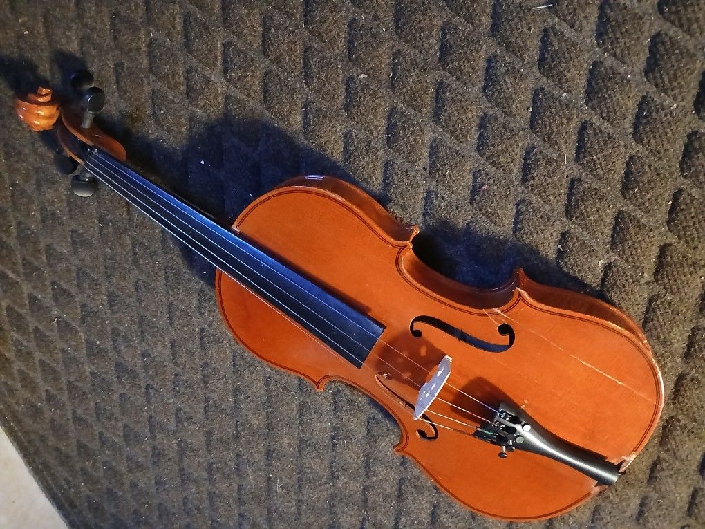 Old Fiddle Violin, Awesome Tone, Plays And Sounds Great, Damage Doesn't Affect Playability Or Sound.