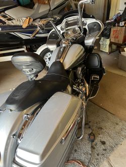 2016 Harley Davidson FLTRUSE