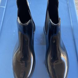 New Rugged  Outback shoes size 8