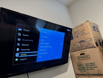 Smart Samsung Tv 32” with wall mount