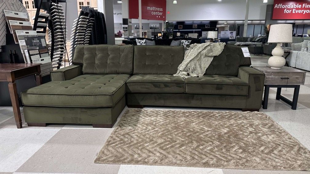 OM• $38 Initial • Brand New Caspian Town Sectional With Chaise