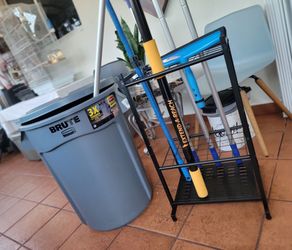 New tools for cleaning floors, windows, and ceilings. Includes an organizer 35 tools & trash can.