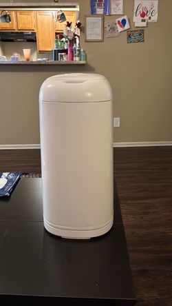 Trash can for baby dirty pampers