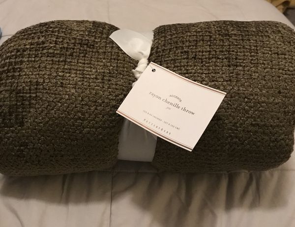 Pottery Barn Rayon Chenille Throw 50x60 Inches 127x152 Cm