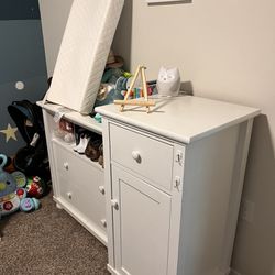 Baby Dresser And Changing Table 