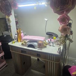 Table for manicurist
