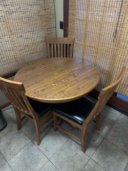 Dining room table with 5 chairs
