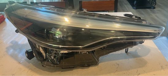 2022-2025 TOYOTA COROLLA CROSS RIGHT RH PASSENGER SIDE HEADLIGHT OEM 811100A240