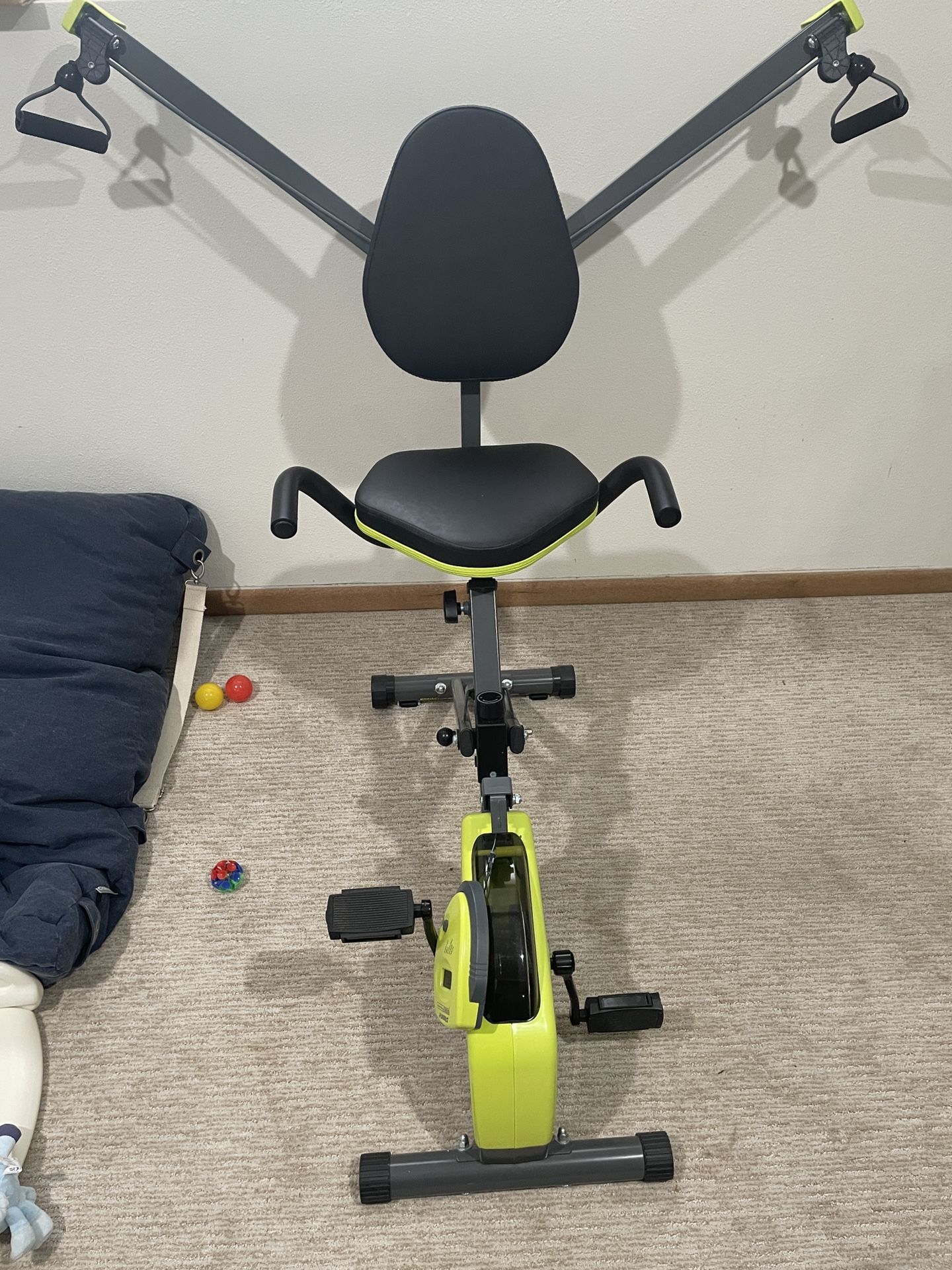 Exercise bike with Elastic arm band