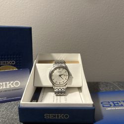 SEIKO 7n32-0dl0 Vintage Quartz Watch  papers+box included (needs battery)