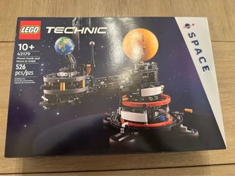 Lego Technic Planet Earth and Moon Orbit 42179