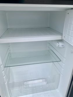 Frigidaire Locking Mini Fridge/freezer- Perfect For College! for Sale in  Centennial, CO - OfferUp