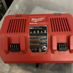 18 v rapid charger milwaukee double 