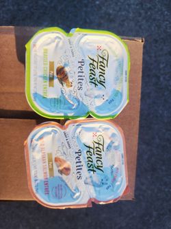 Fancy Feast Petites 23 double packs. 46 servings