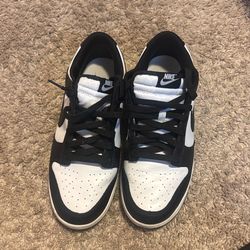 panda dunks size 9.5