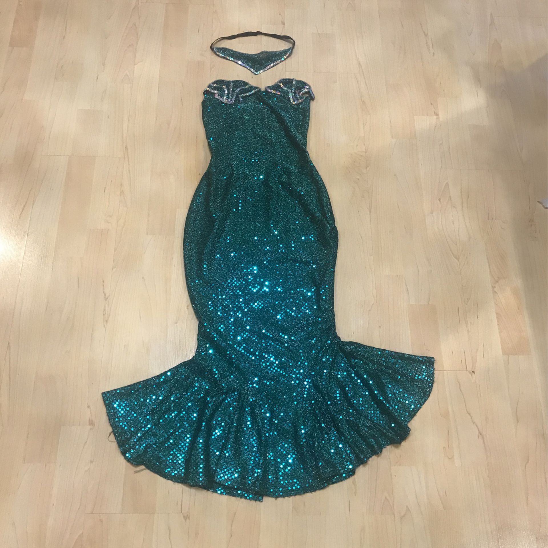 Mermaid Dress  Size7/8  It’s Pretty !! Perfect For Halloween. Get A Gift Too 