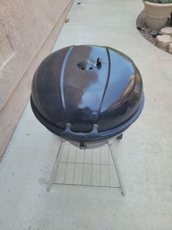 Portable charcoal grill