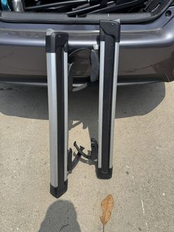 Thule SnowPack Ski/Snowboard Rack – Large (Like New)